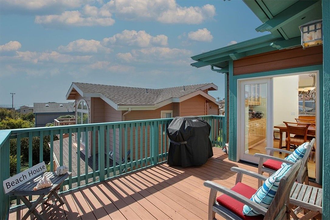 View toward the ocean from the upstairs deck.